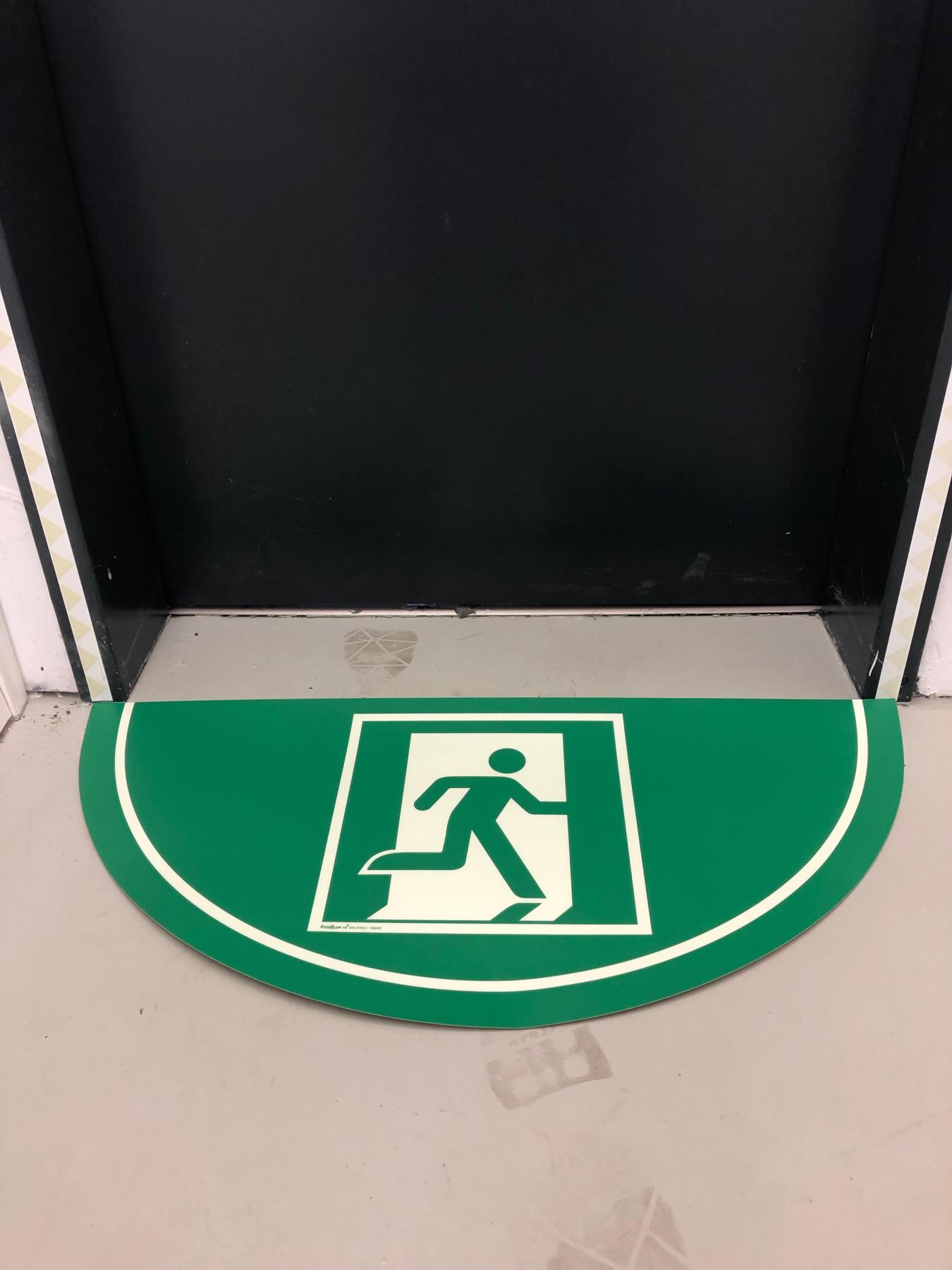 Bodenmarkierung Halbkreis Rettungsweg E001 Bodenmarkierung Halbkreis Rettungsweg E001